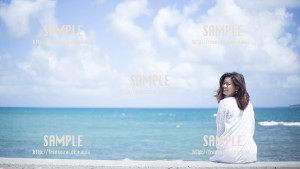 【西原マリンパーク】綺麗な海と美少女 写真素材