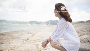 【西原マリンパーク】海を見つめる美少女 写真素材