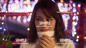 【北谷】寒そうに手を合わせる美少女 写真素材