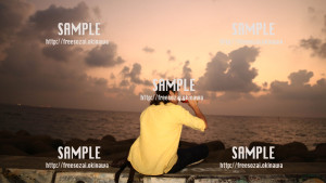 【サンセットビーチ】夕焼けと青年 写真素材