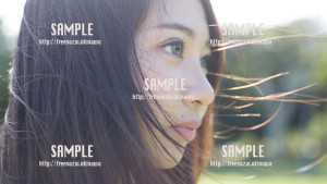 【浦添大公園】爽やかな風と美少女 写真素材