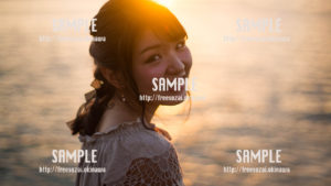 【アラハビーチ】振り向く沖縄美少女 写真素材