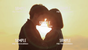 【沖縄】夕陽とカップル 写真素材