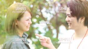 【沖縄】見つめあうカップル 写真素材